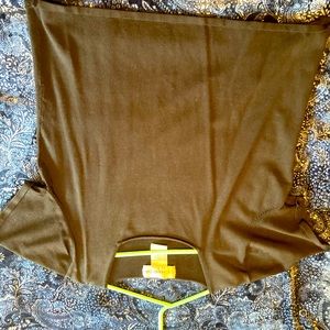 Sagharbor black crop top